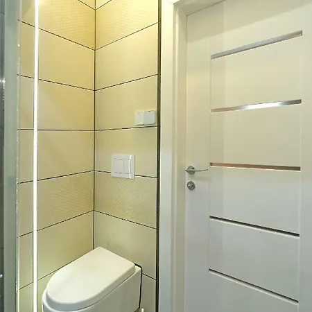 Sjesta Centrum W Centrum Miasta Z Prywatnym Parkingiem Lägenhet *